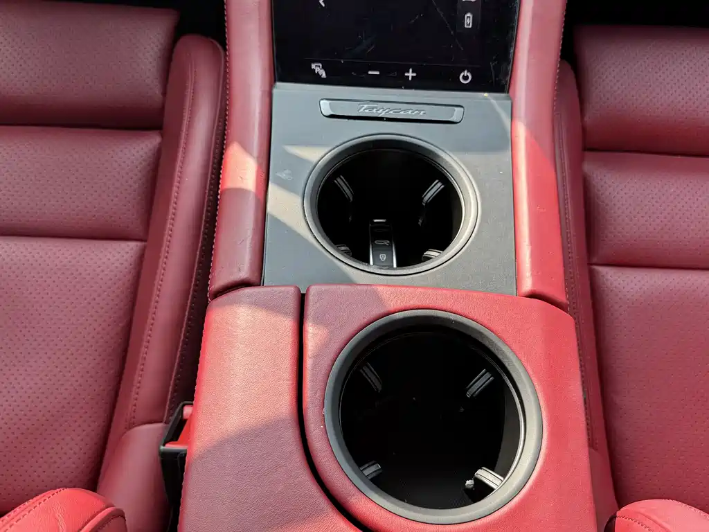 Porsche Taycan — миниатюра 18
