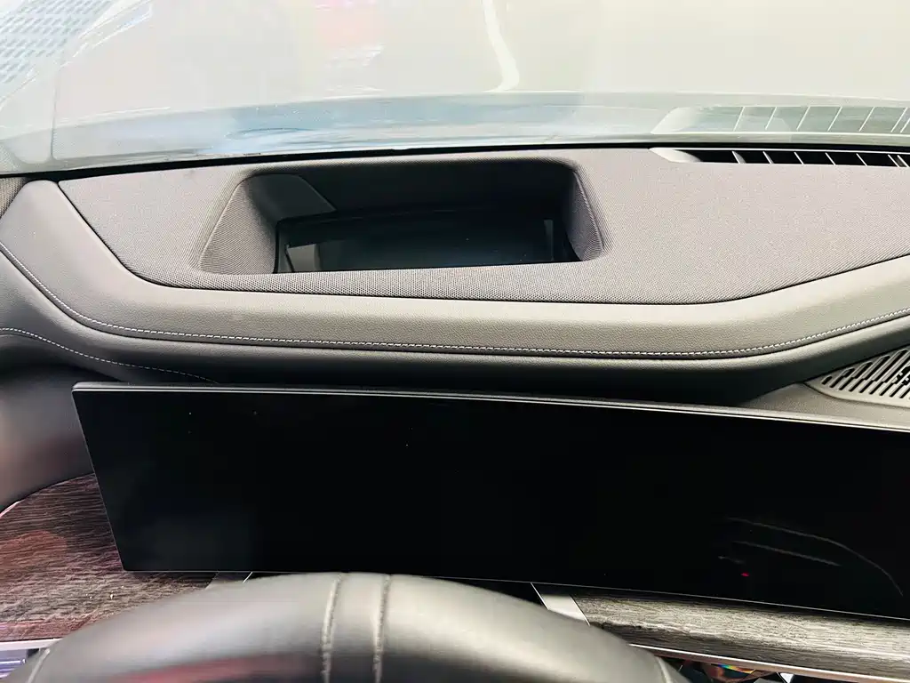 BMW 7 Series — миниатюра 27