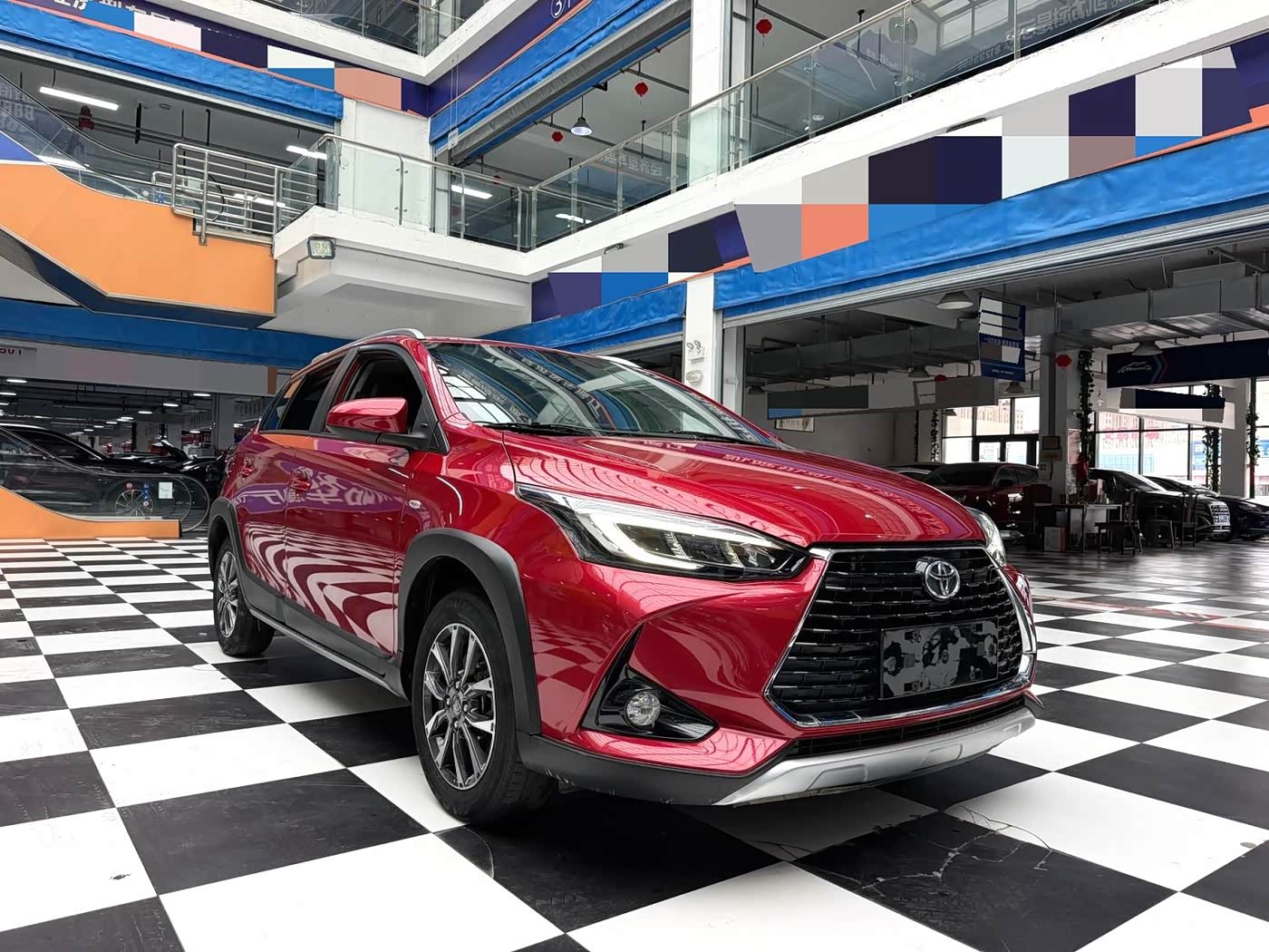 Toyota YARiS L Zhi Xuan 1.5 л 2022 г. красный/фиолетовый, пробег 49000 км