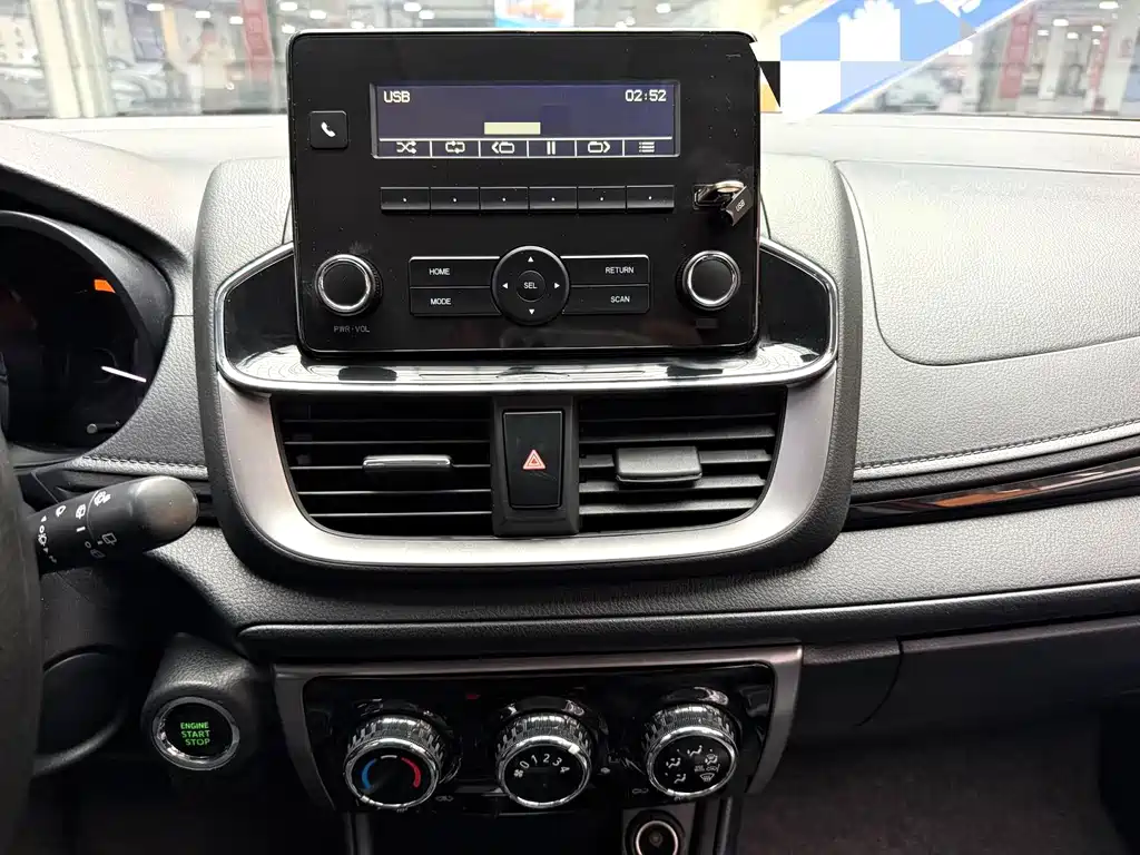 Toyota Yaris L — миниатюра 10