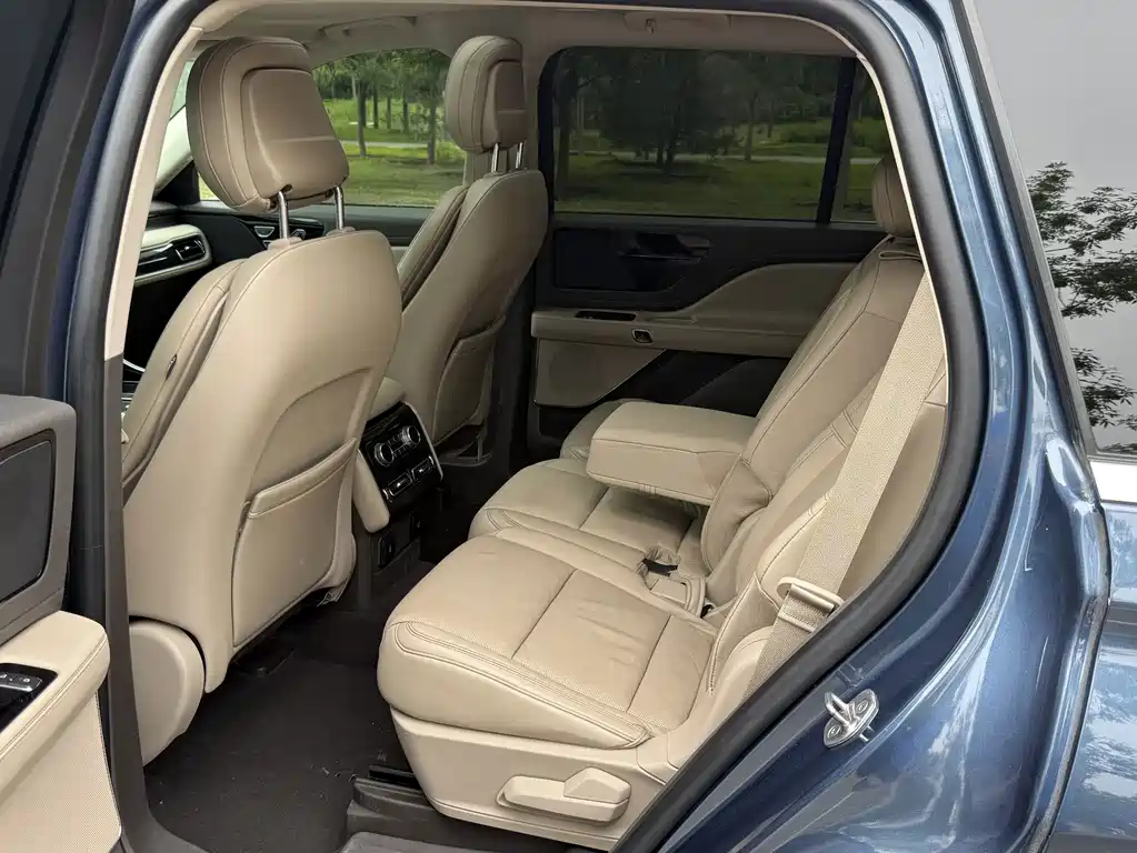 Lincoln Aviator — миниатюра 8