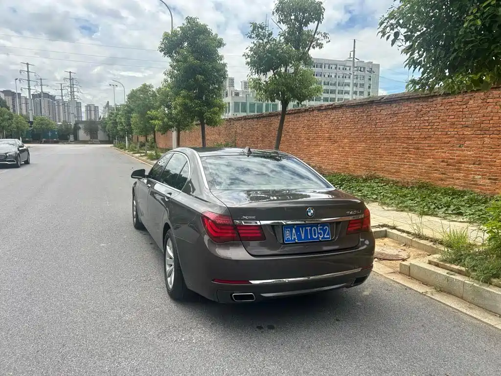 BMW 7 Series — миниатюра 3