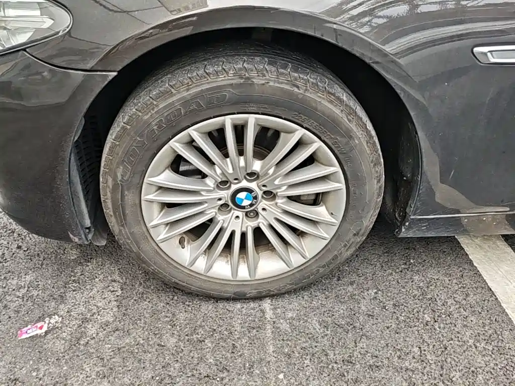 BMW 5 Series — миниатюра 23