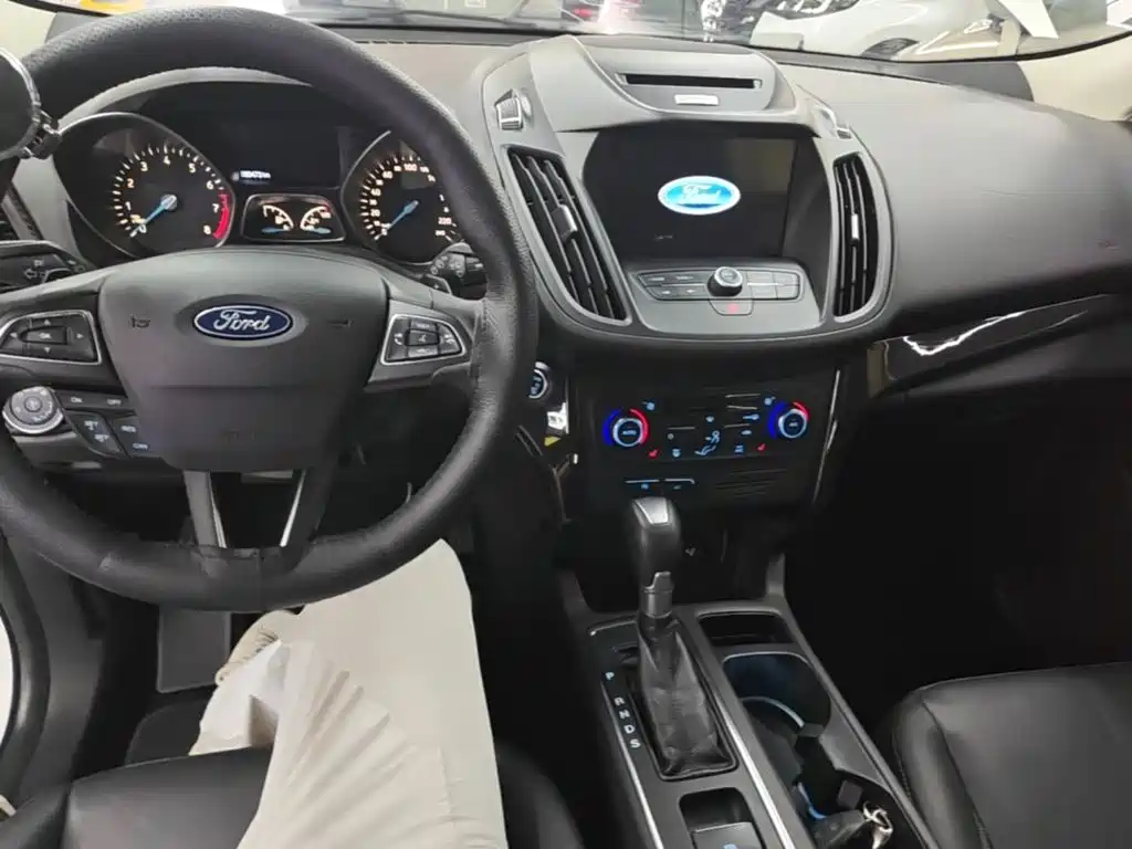 Ford Kuga — миниатюра 10
