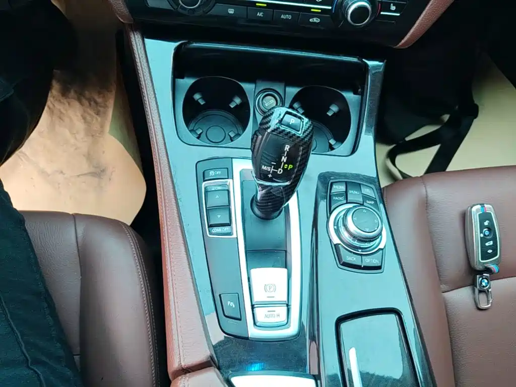 BMW 5 Series — миниатюра 14