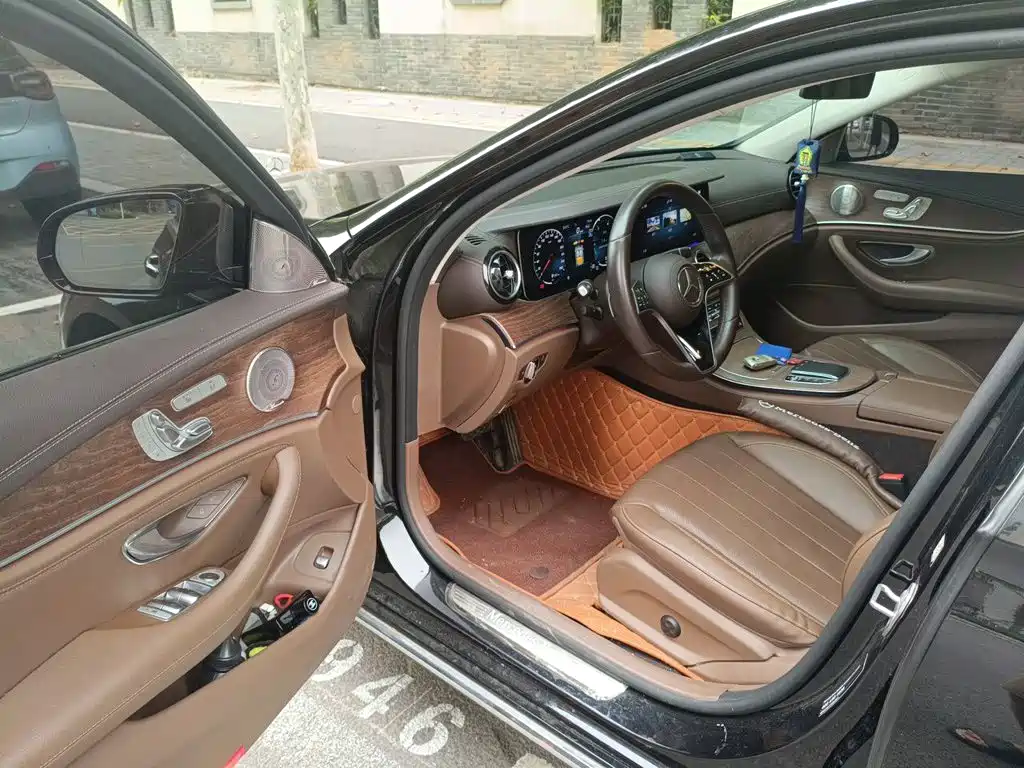Mercedes-Benz E-Class — миниатюра 14