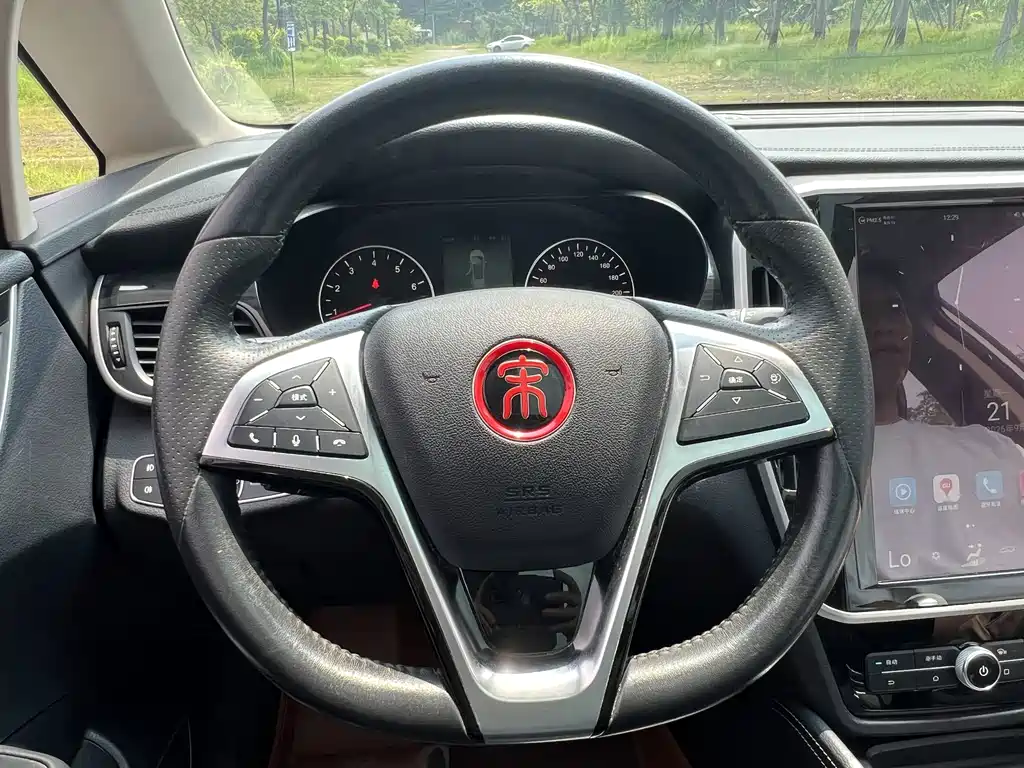 BYD MAX — миниатюра 9