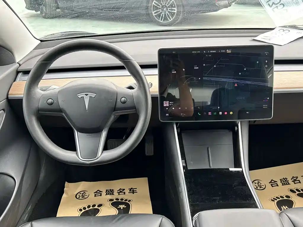 Tesla Model 3 — миниатюра 5