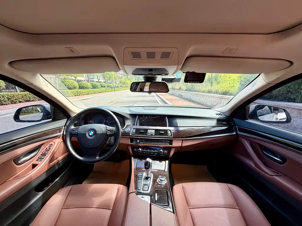 BMW 5 Series — миниатюра 15