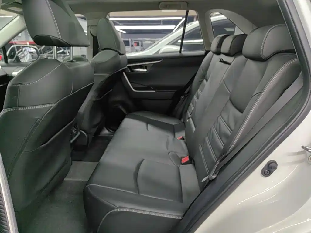 Toyota RAV4 — миниатюра 17