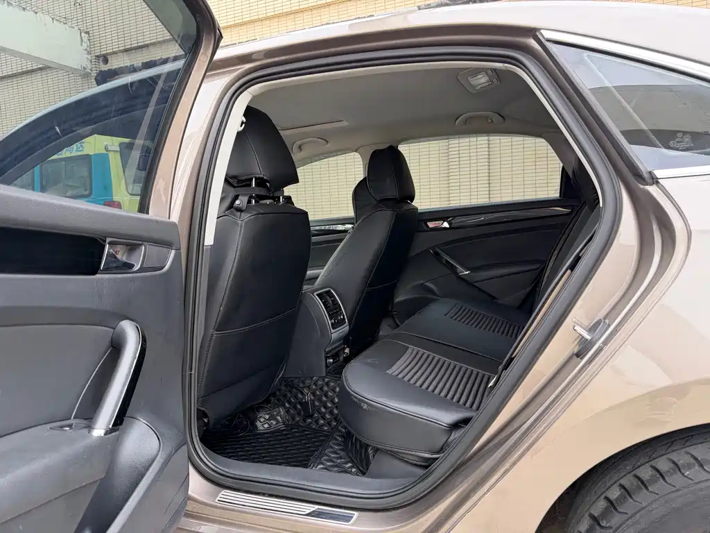 Volkswagen Passat — миниатюра 6