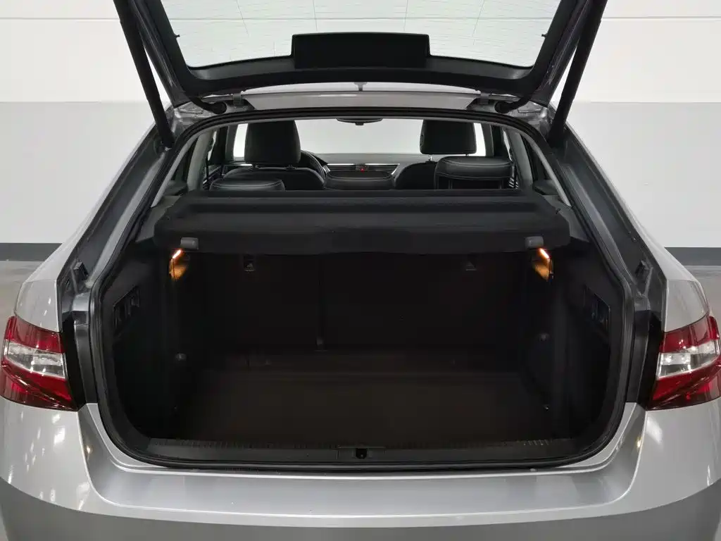 Skoda Superb — миниатюра 16