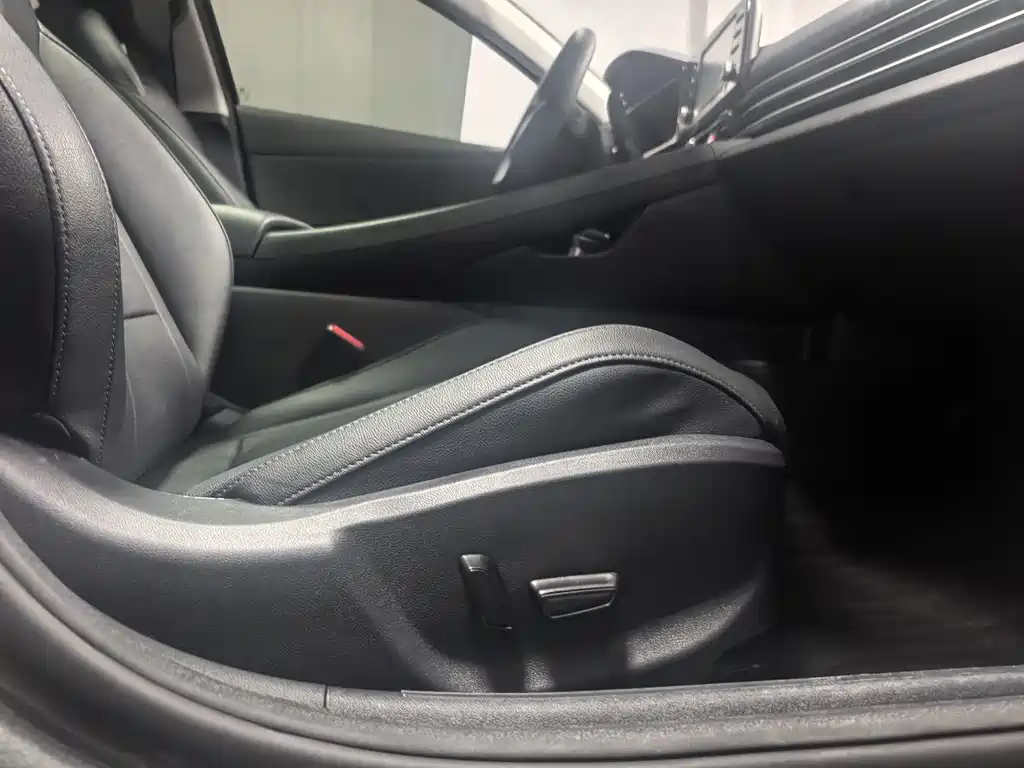 Hyundai Elantra — миниатюра 17
