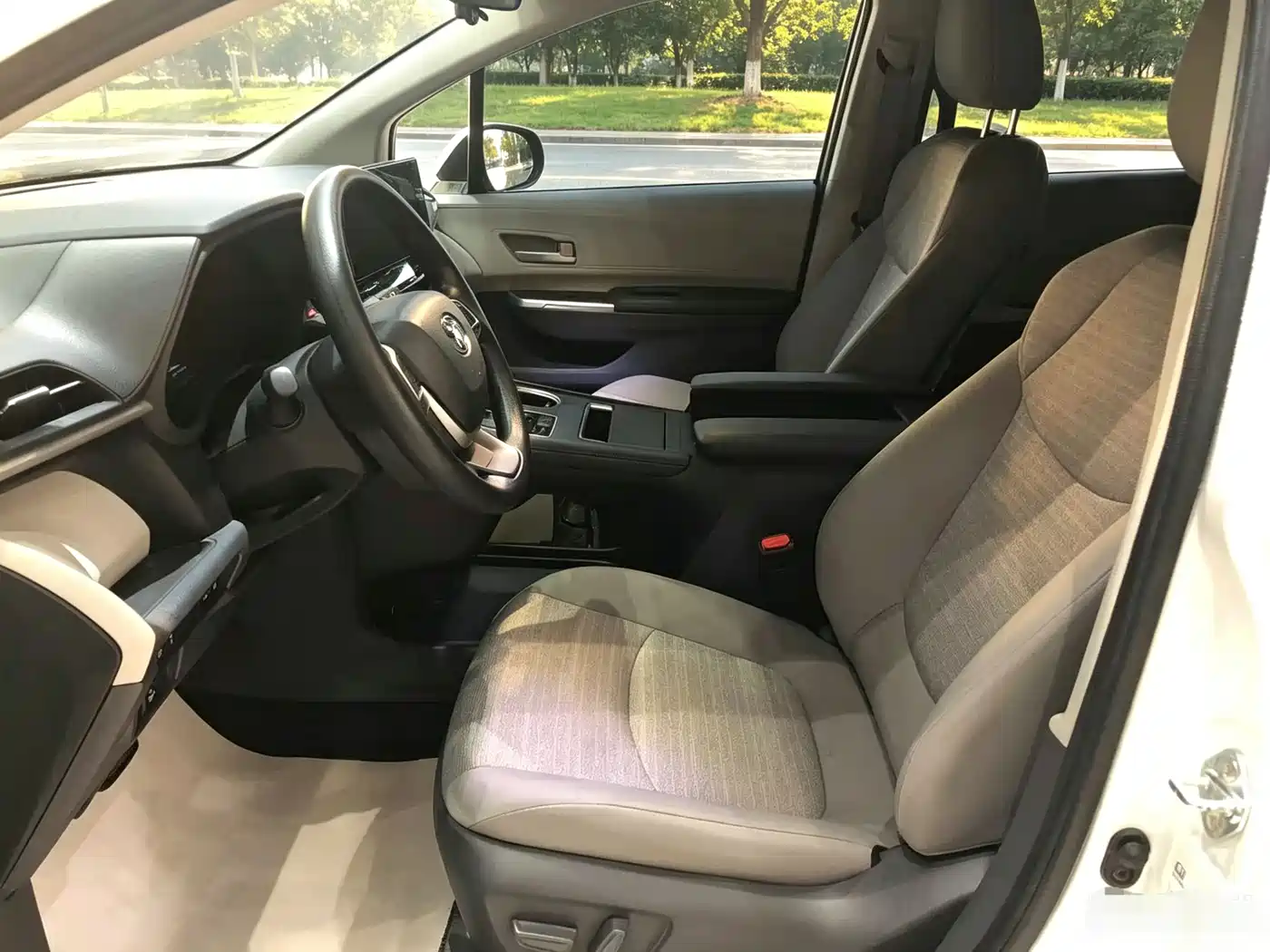 Toyota Sienna 2025 Белый из Китая