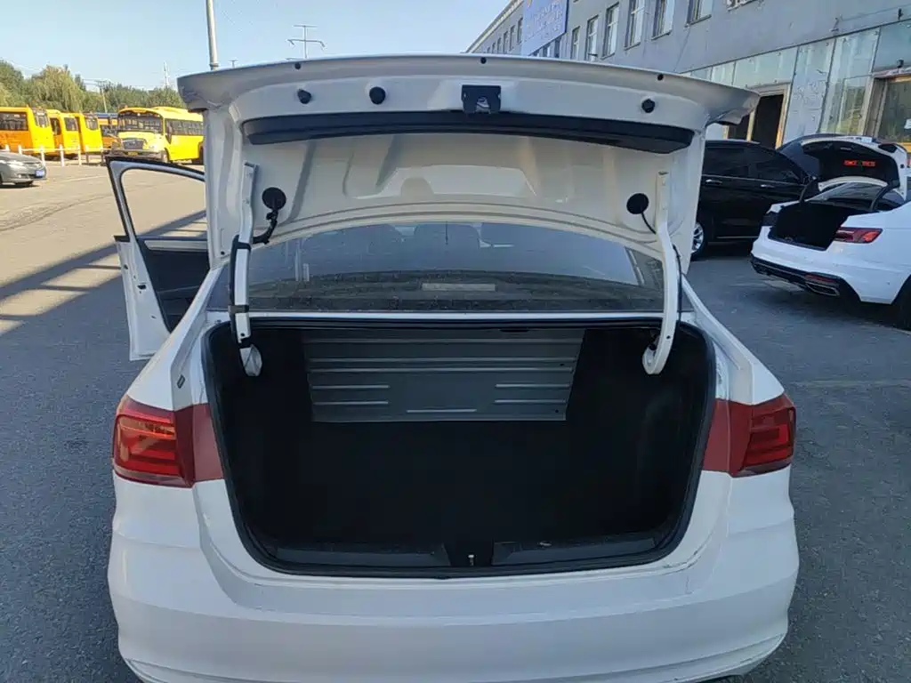 Volkswagen Santana — миниатюра 19