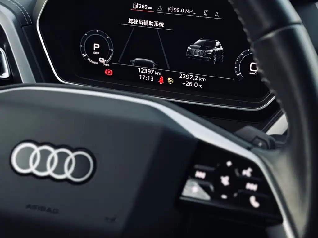 AUDI Q4 E TRON