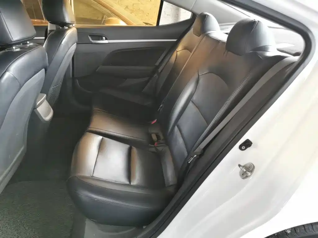 Hyundai Elantra — миниатюра 17