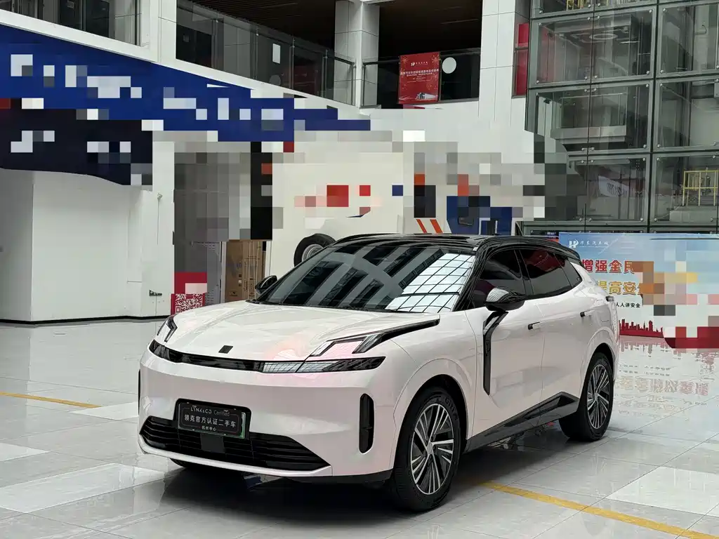 Lynk & Co 08 EM-P