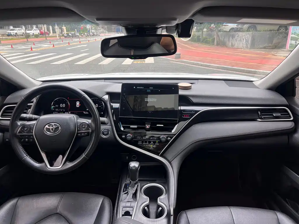 Toyota Camry — миниатюра 7