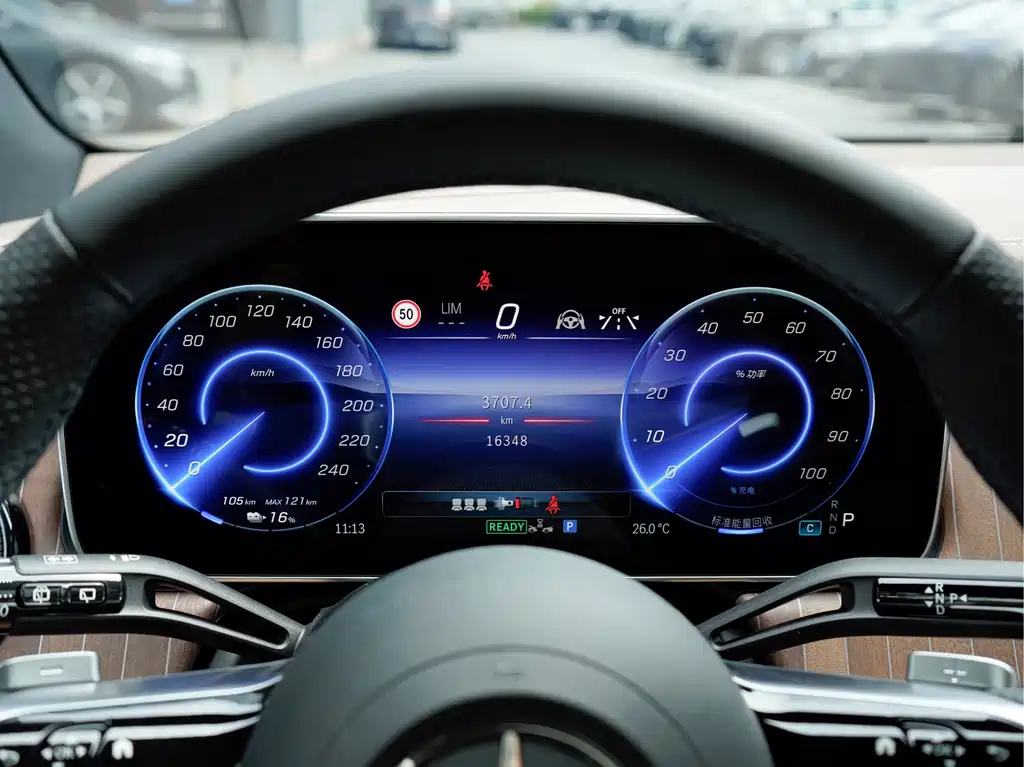 Mercedes-Benz EQE SUV — миниатюра 9