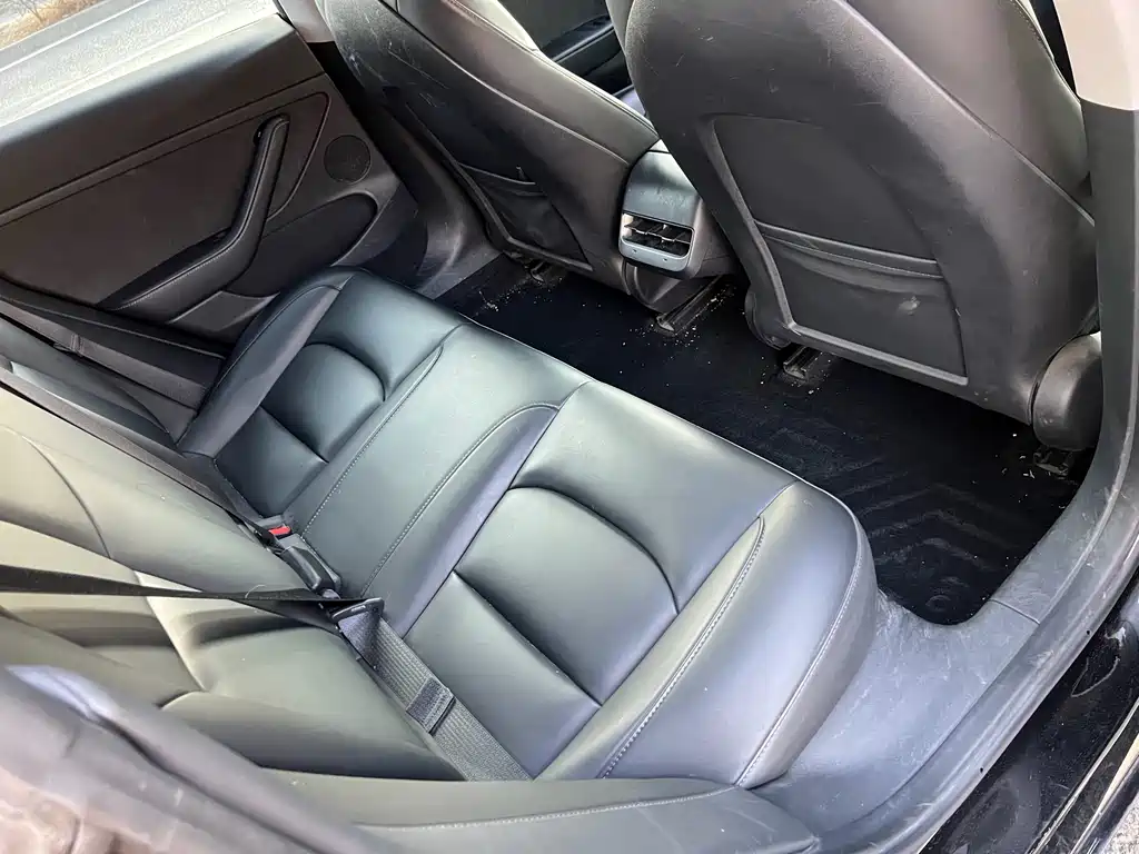 Tesla Model 3 — миниатюра 17