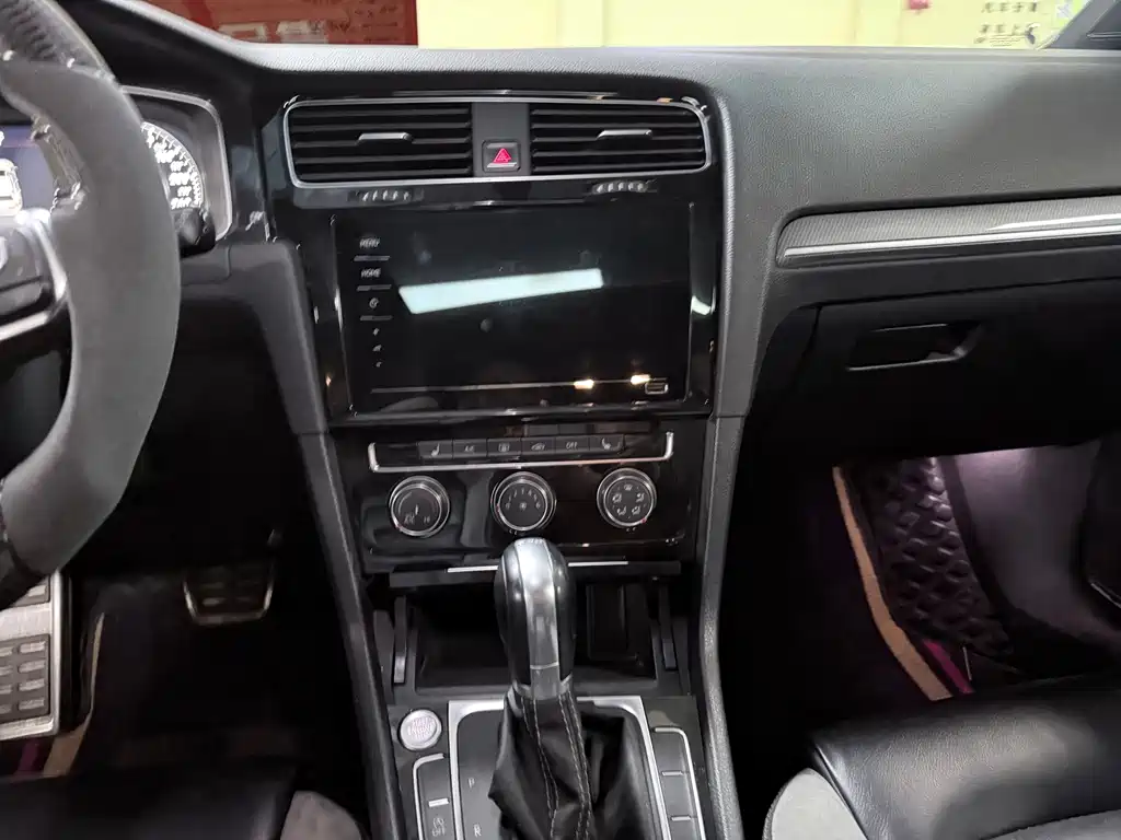 Volkswagen Golf — миниатюра 14