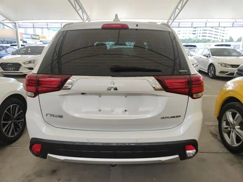 Mitsubishi Outlander — миниатюра 6