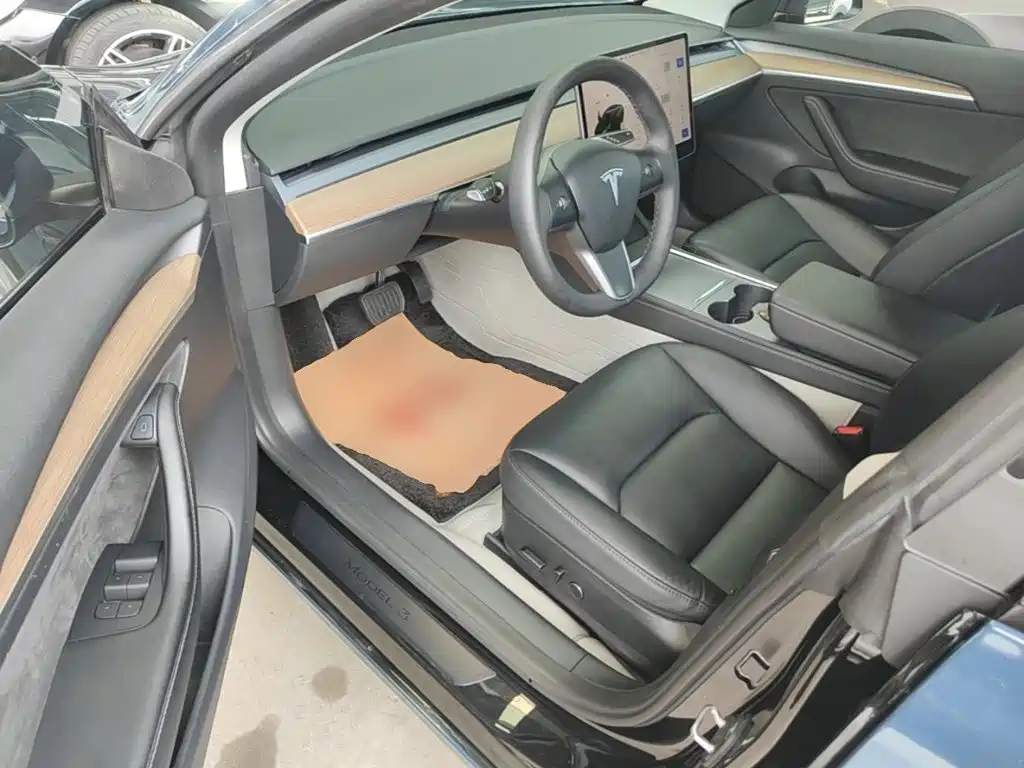 Tesla Model 3 — миниатюра 16