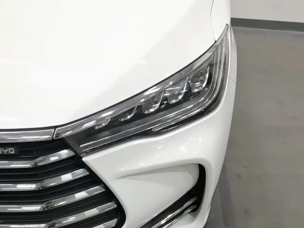 BYD MAX — миниатюра 7