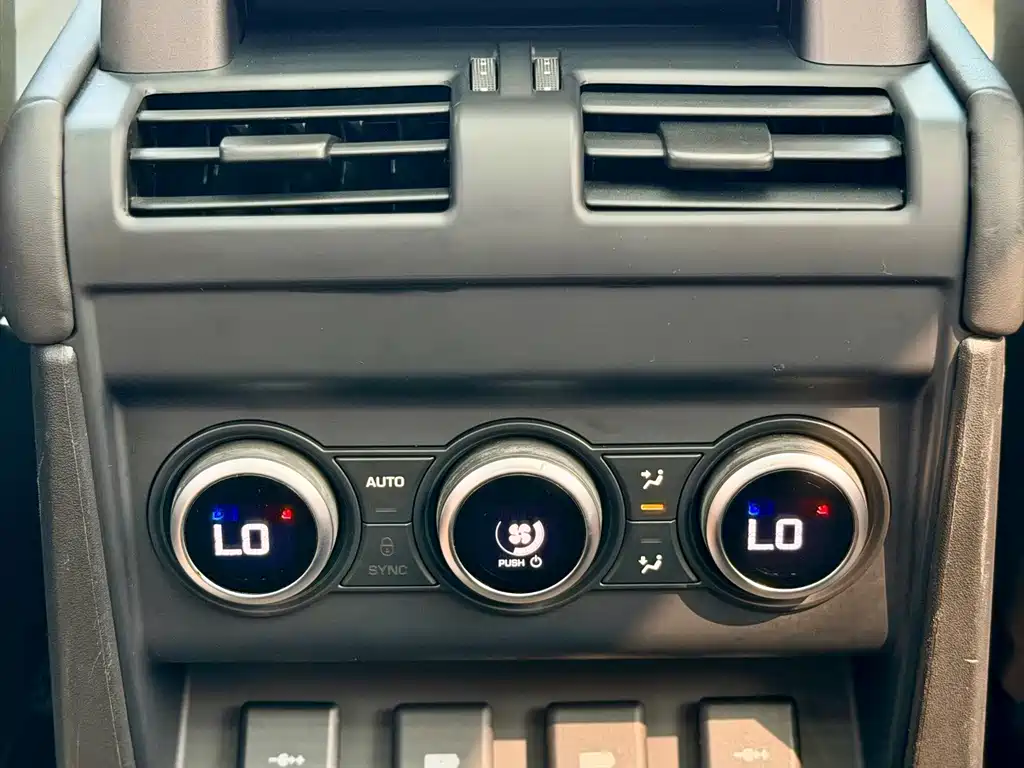 Land Rover Defender — миниатюра 18