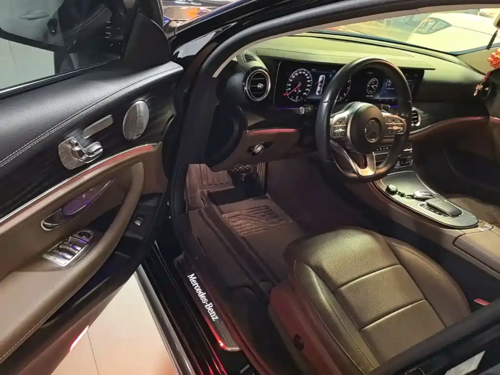 Mercedes-Benz E-Class — миниатюра 16