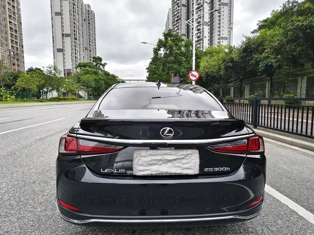 Lexus ES 2022 300h Premium
