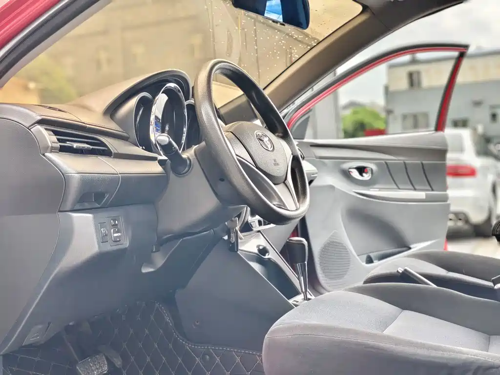 Toyota Yaris L — миниатюра 10