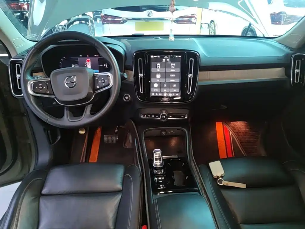Volvo XC40 — миниатюра 10