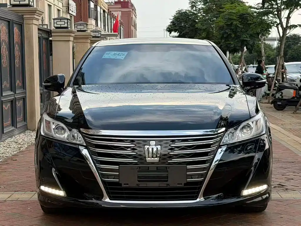 Toyota Crown 2015 2.0T Fashion