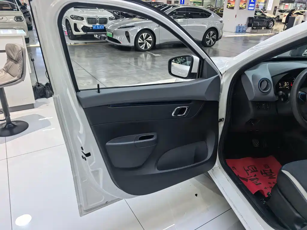 Renault City K-ZE — миниатюра 7