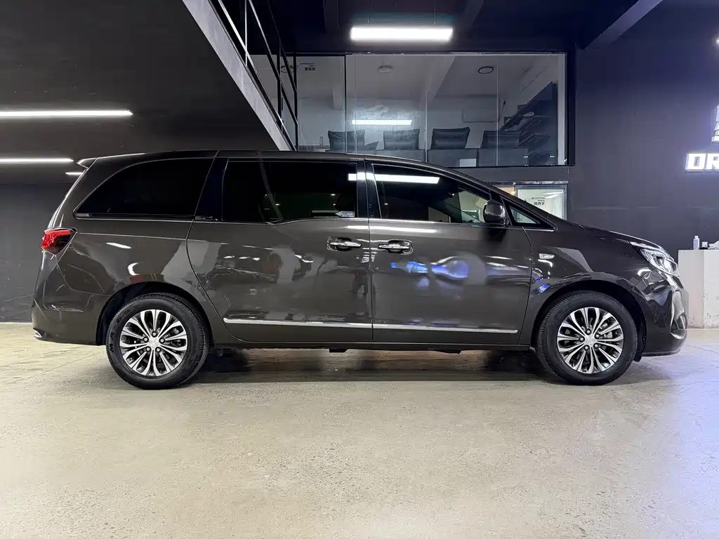 Buick GL8 — миниатюра 12
