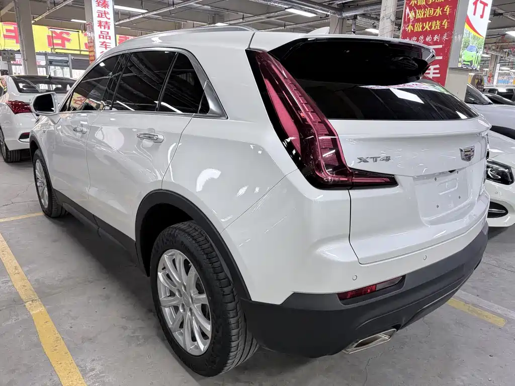 Cadillac XT4 - фото 17