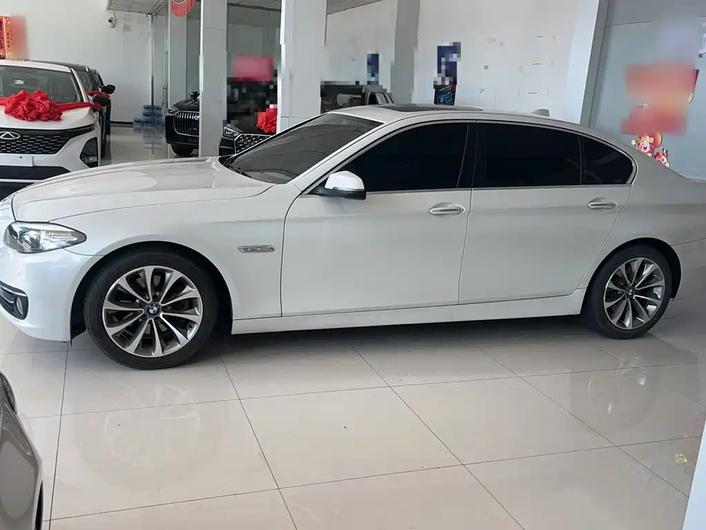 BMW 5 Series — миниатюра 9