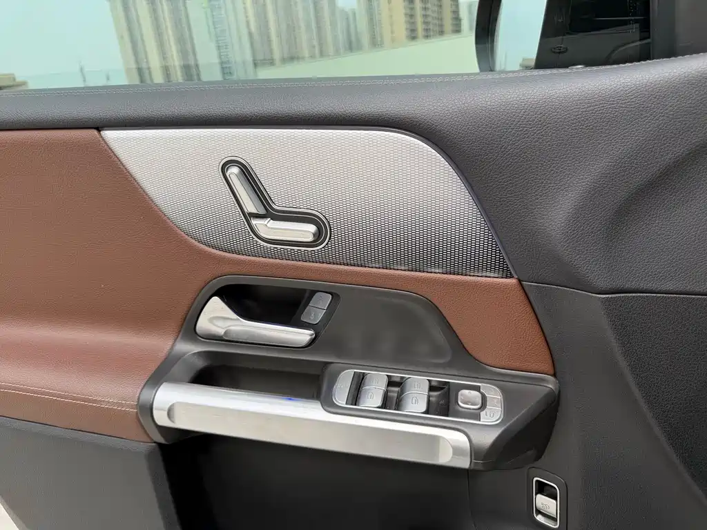Mercedes-Benz GLB — миниатюра 22