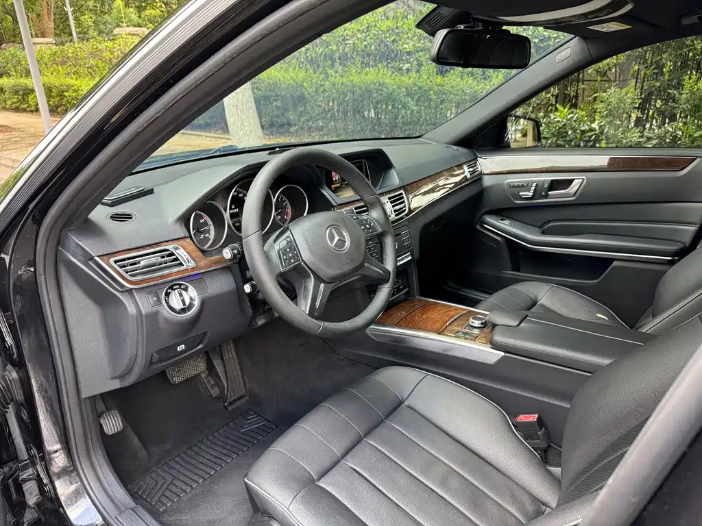 Mercedes-Benz E-Class — миниатюра 6