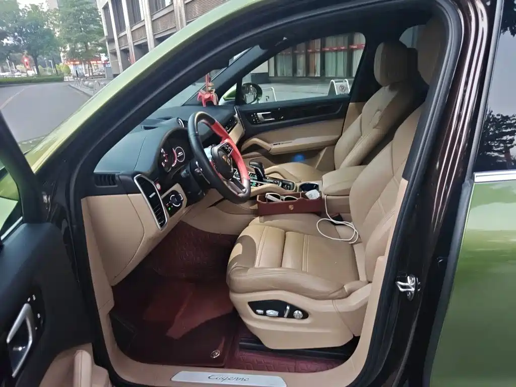 Porsche Cayenne — миниатюра 16