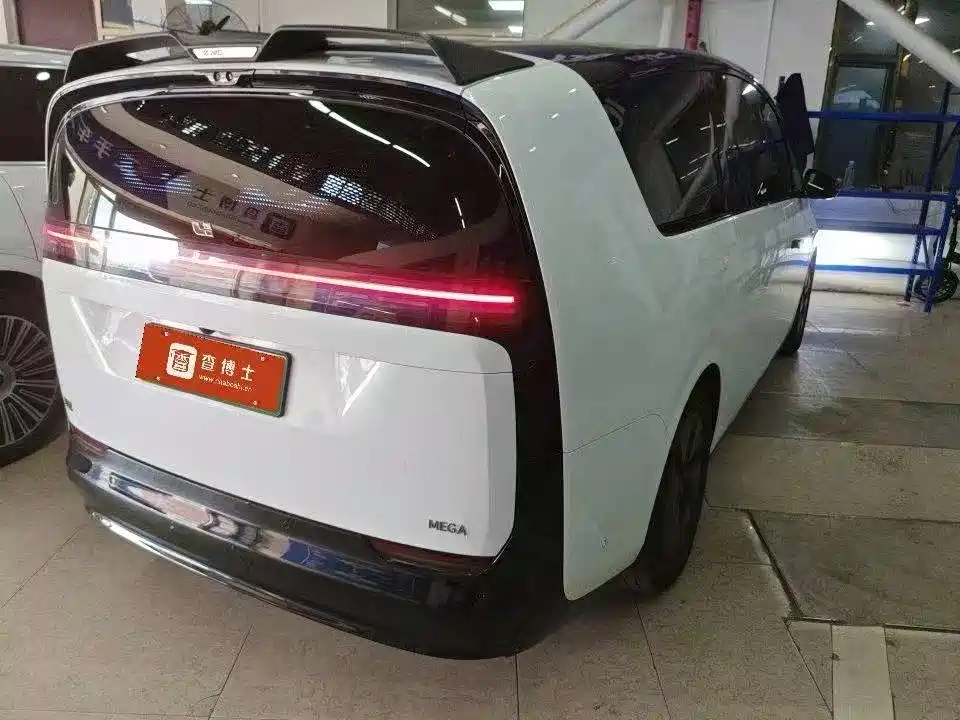 Li Auto Li MEGA — миниатюра 2