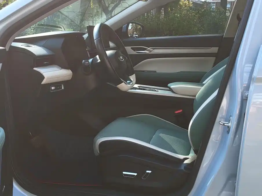 Geely L HiP — миниатюра 20