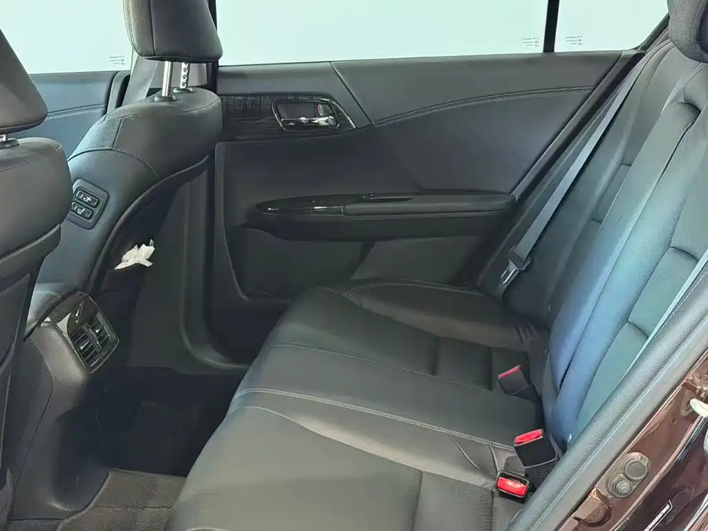 Honda Accord — миниатюра 16
