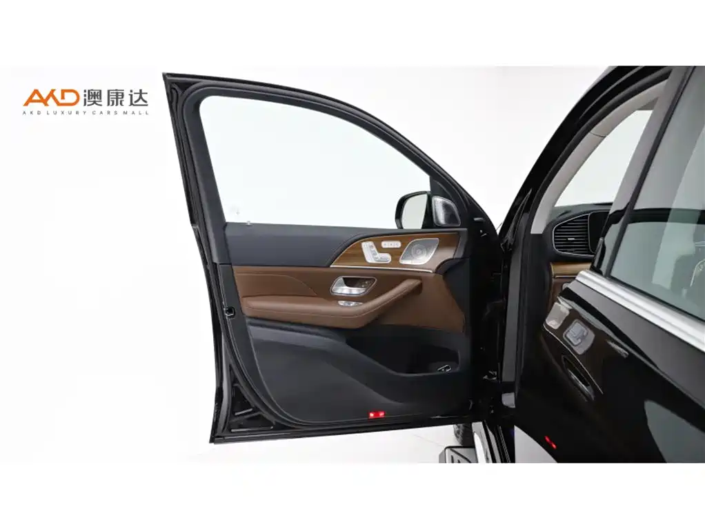 Mercedes-Benz GLS - фото 11