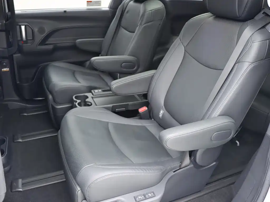 Toyota Sienna — миниатюра 15