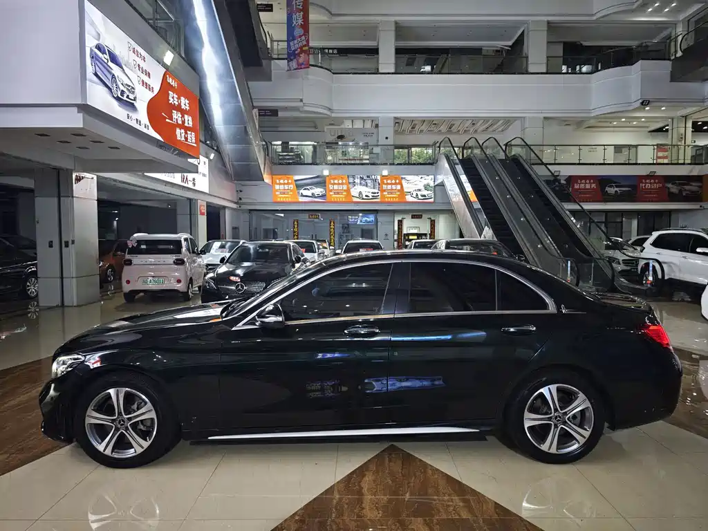 Mercedes-Benz C-Class — миниатюра 3
