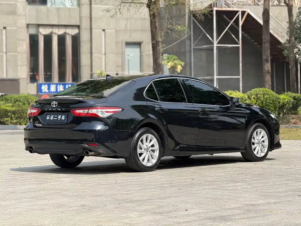 TOYOTA CAMRY