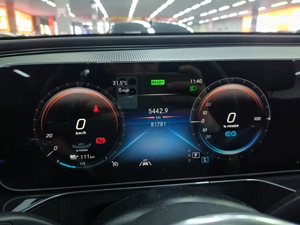 Mercedes-Benz EQC — миниатюра 12